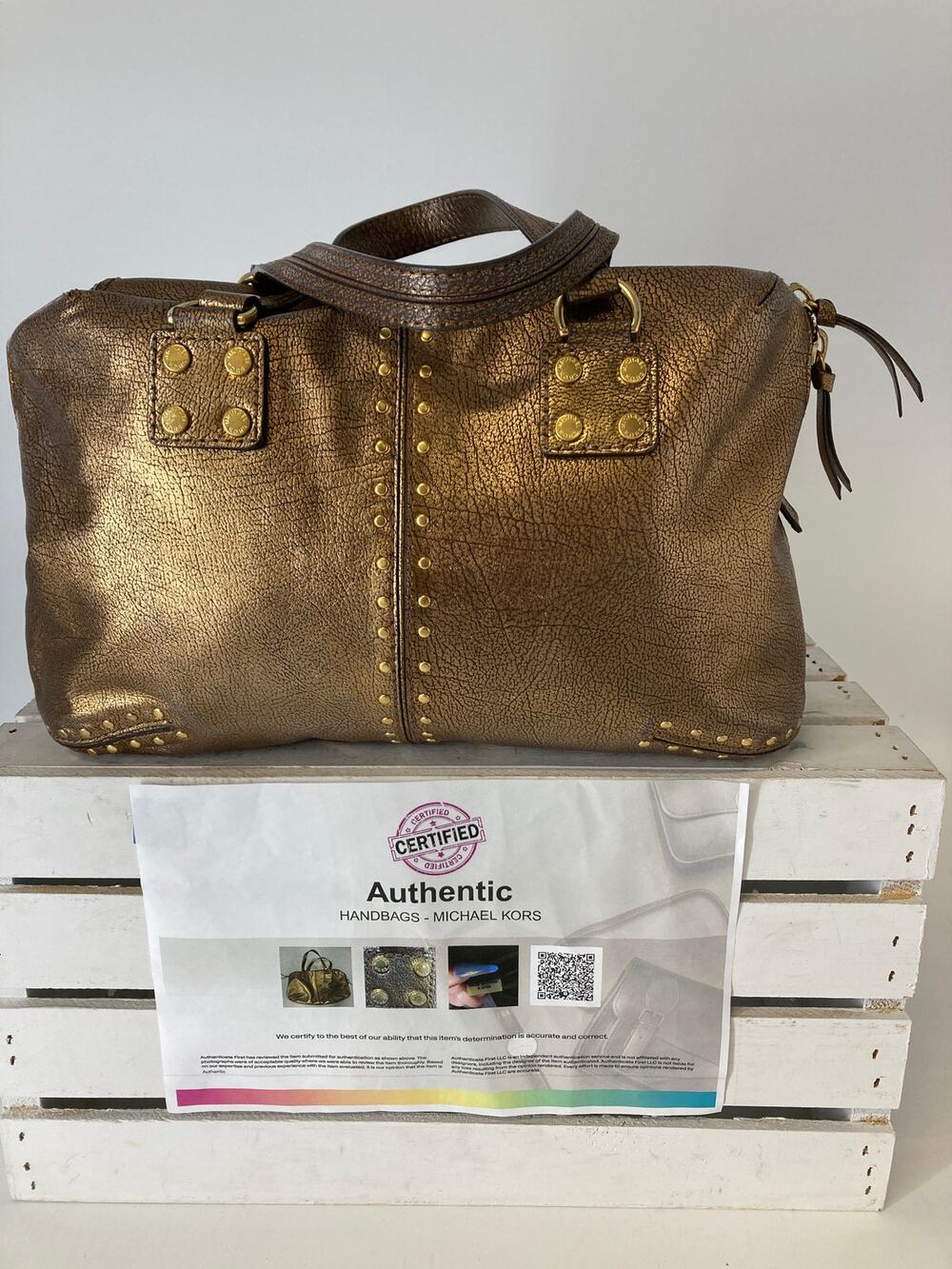 MICHAEL KORS GOLD STUDS, GOLD METALIC LEATHER LARGE HANDBAG